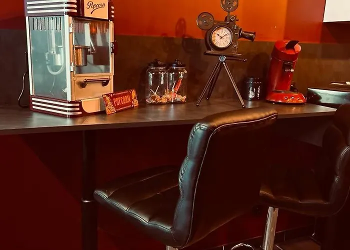 Maison Avec Salle Cinema Privee